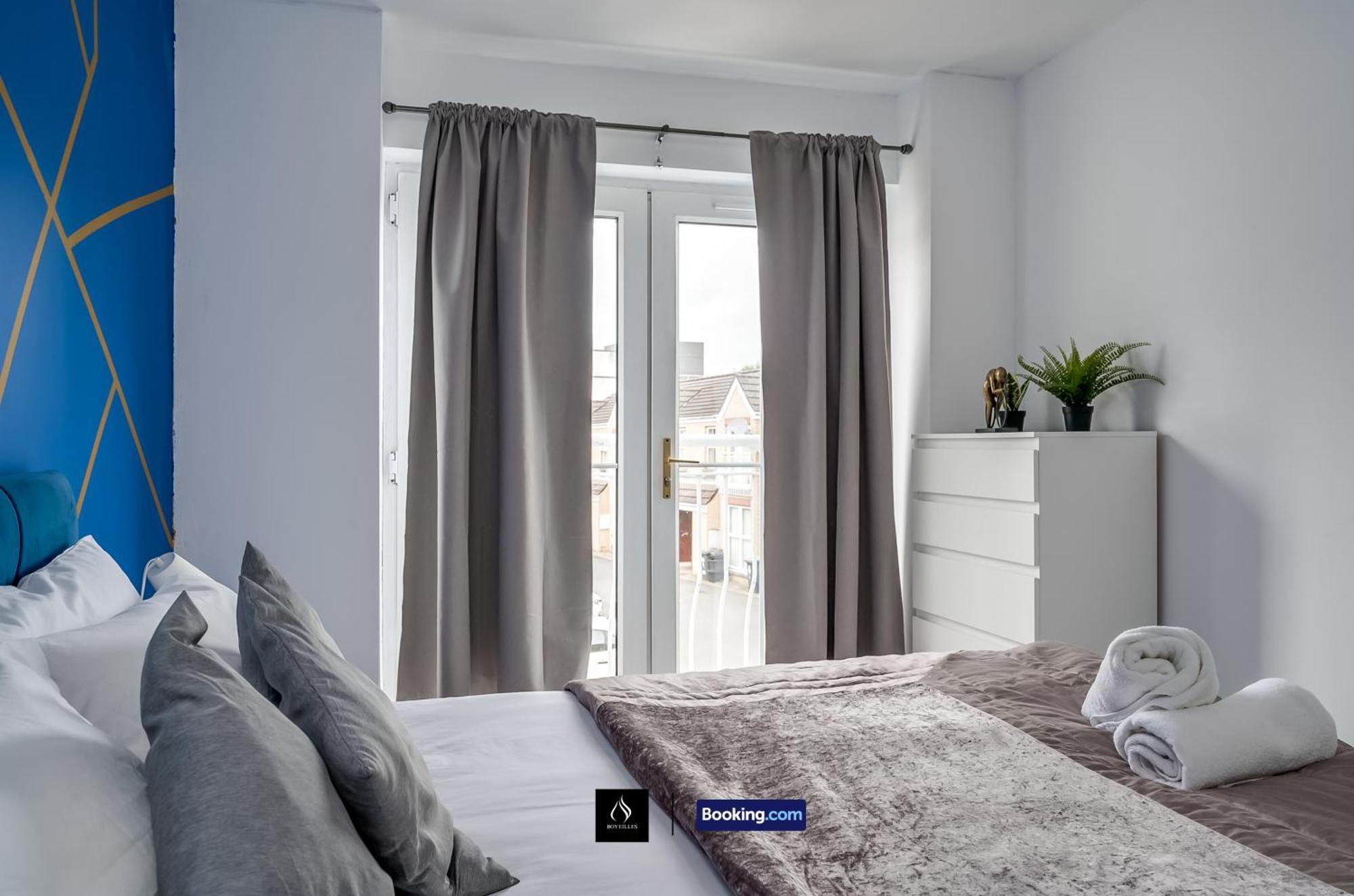 2 Bed House By Boyeilles Apartments Short Lets & Serviced Accommodation Belfast With Balcony & Free Parking 外观 照片