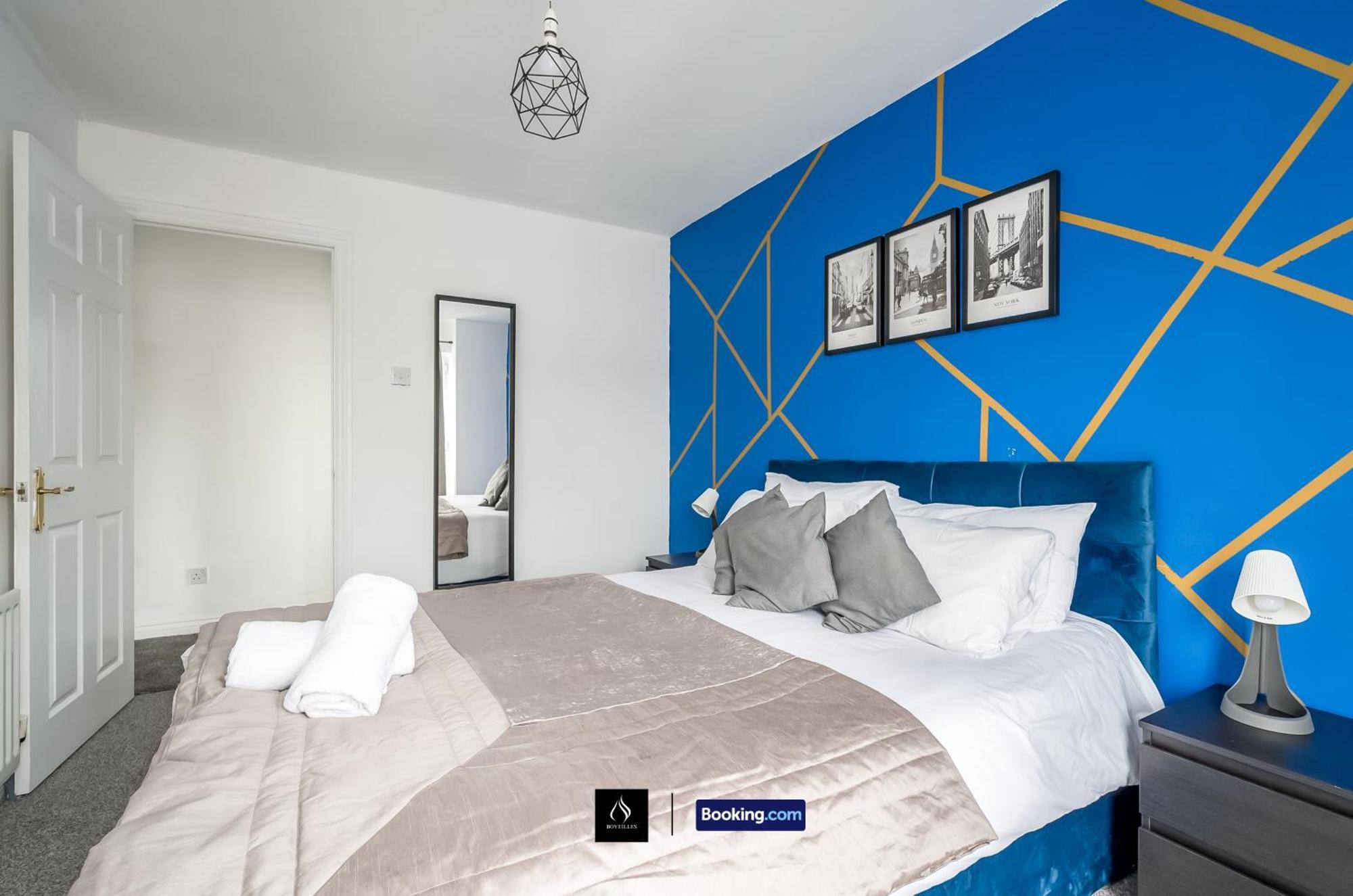 2 Bed House By Boyeilles Apartments Short Lets & Serviced Accommodation Belfast With Balcony & Free Parking 外观 照片